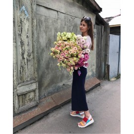 Большая охапка эустомы