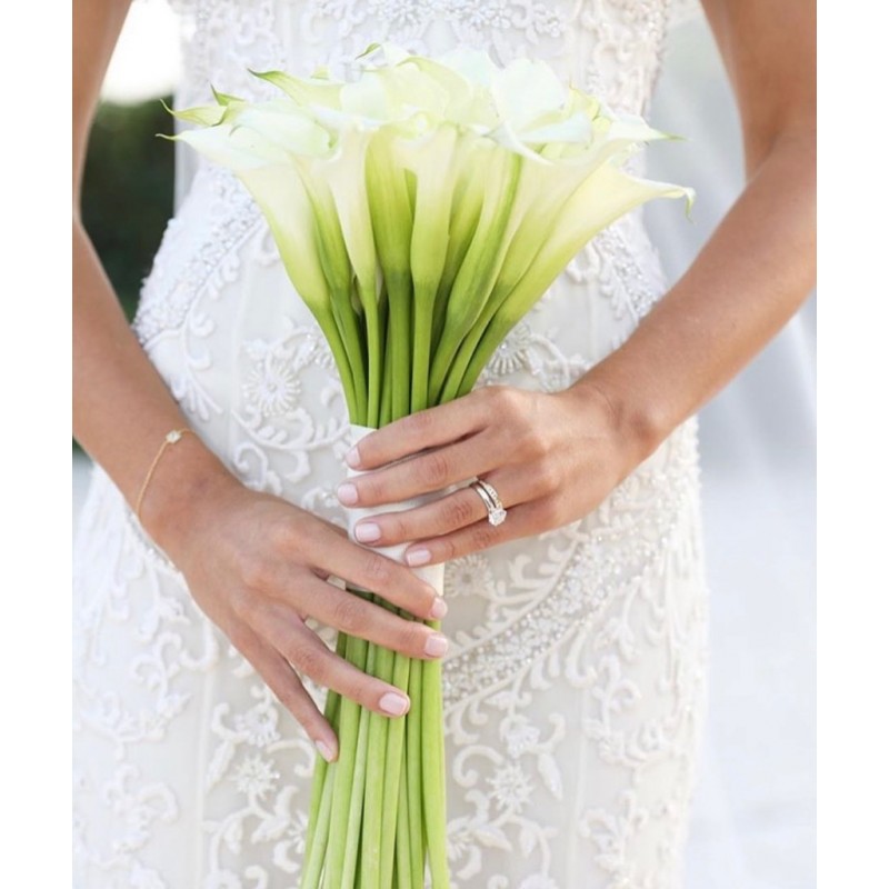 Невеста с белыми каллами