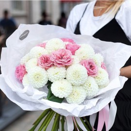 Бело-розовый пломбир 