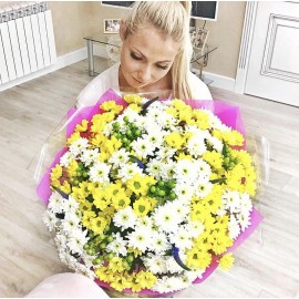 Белое на желтом