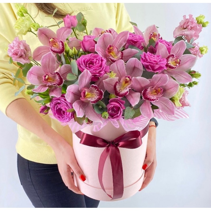 Коробка с орхидеями и розами 