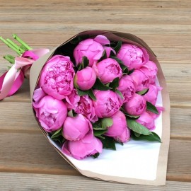 15 малиновых пионов в крафте