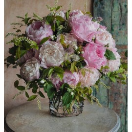 Ваза с пионами